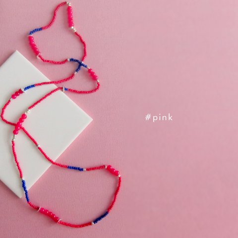 ビビッド ピンク KABURU 留め具のない かぶるタイプの ガラス ビーズ ロング ネックレス