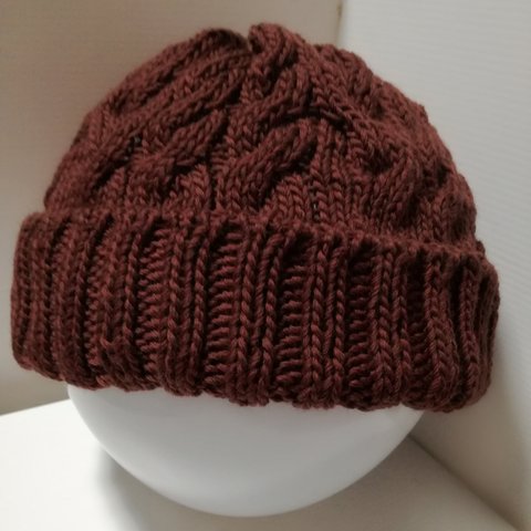24.(ファインメリノウール　赤茶系)手編み　編み込み　毛糸の帽子