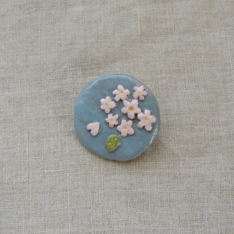 桜のブローチ　丸　小　（ハンドメイド）