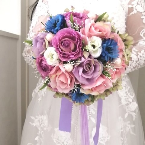 Wedding　薔薇とラナンキュラスの花手毬ブーケ🌸サムシングブルー矢車草