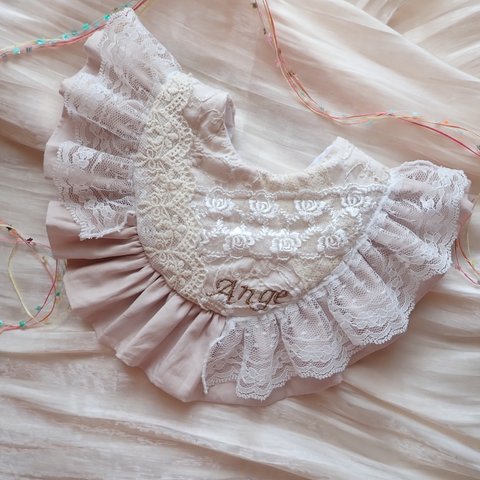 特別な日に♡Embroidered lace baby bib