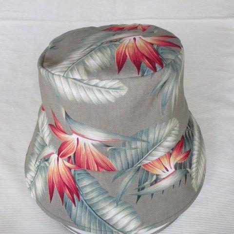 ハワイアン柄の帽子（極楽鳥花）
