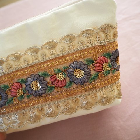 〈再販なし〉インド刺繍リボンポーチ・インド刺繍リボン・インド刺繍・刺繍・キルト芯・ポーチ・布小物・小物入れ・化粧ポーチ・ペンケースなどにおすすめ