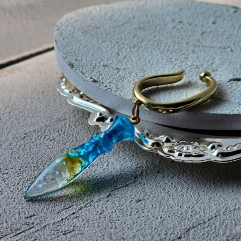 『ペンデュラム』イヤーカフ Resin jewelry Tenne  シンプルコーデ