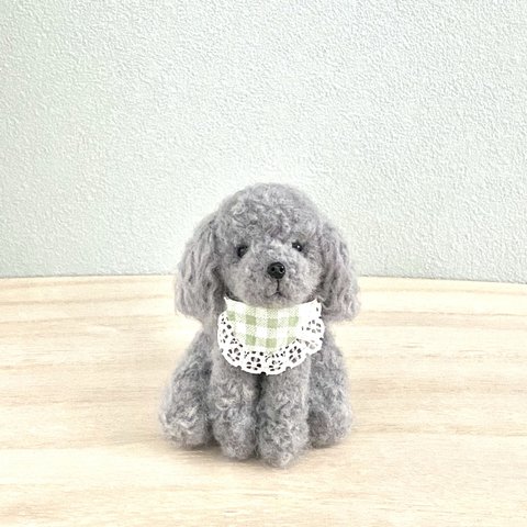 春色　ちょこっとおすわりトイプードル　グレー　犬のぬいぐるみ　