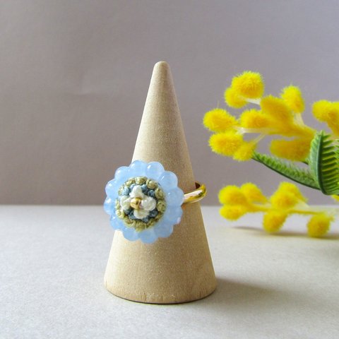 《刺繍とビーズ》お花のリング🌼ブルー