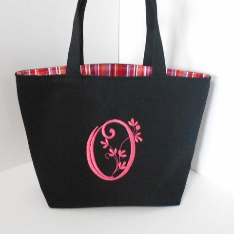 選べるヴィンテージイニシャル刺繍持ち手長さの帆布のトートバッグピンク刺繍　黒