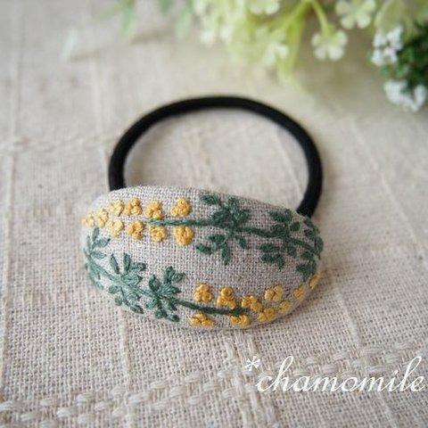 ミモザの刺繍オーバル型ヘアゴム