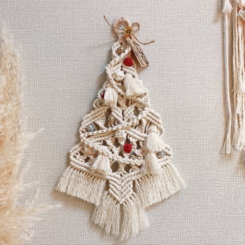 マクラメ編み　クリスマスツリータペストリー