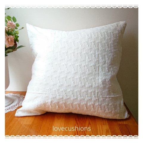 薔薇の刺繍クッションカバー45cm×45cm  A cushion cover