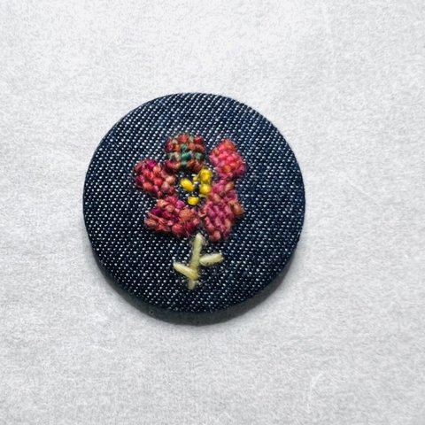 【SALE】モザイクダーニング刺繍　くるみボタン　ブローチ