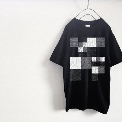 チェック　パターン　Tシャツ（黒）