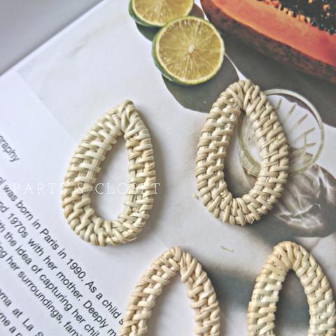 ：2pieces： import rattan ring　〈しずく〉ラタン ピアス イヤリング  チャーム キーホルダー ハンドメイドアクセサリー等に 