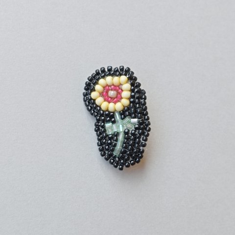 一輪の花　ビーズ刺繍ブローチ