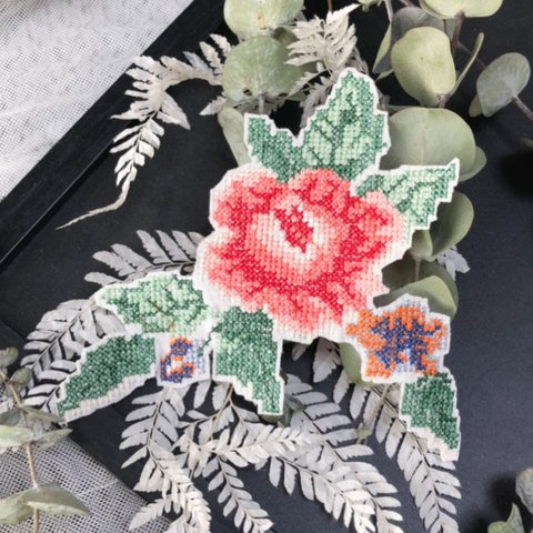 刺繍ワッペン　バラ　クロスステッチ