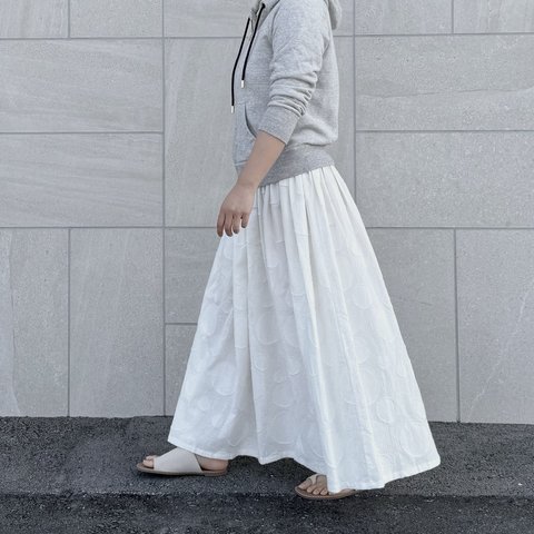 春の新色♪オフホワイトランダムドットのジャガードスカート