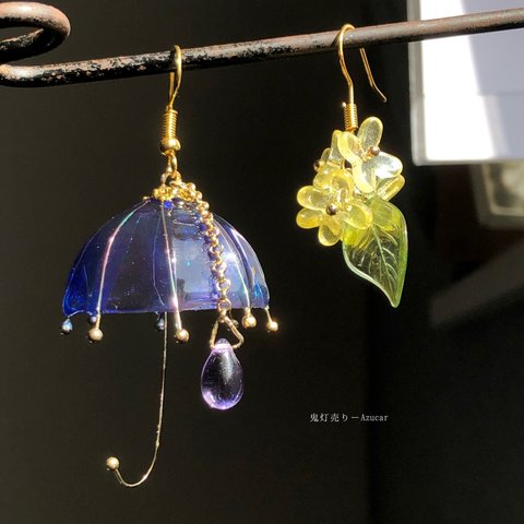 夜空傘に咲き誇る金木犀のアシンメトリーピアス イヤリング　ミニチュア傘レジン★