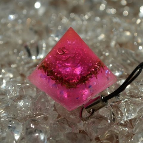 オルゴナイト （2.0cmピラミッド型）【ホロ】ピンク