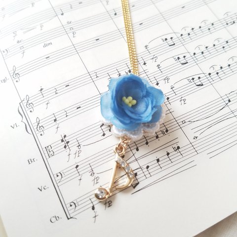バラと音符のネックレス（青色）