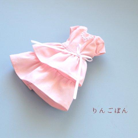 22cmドールサイズ　ピンクのミニドレス