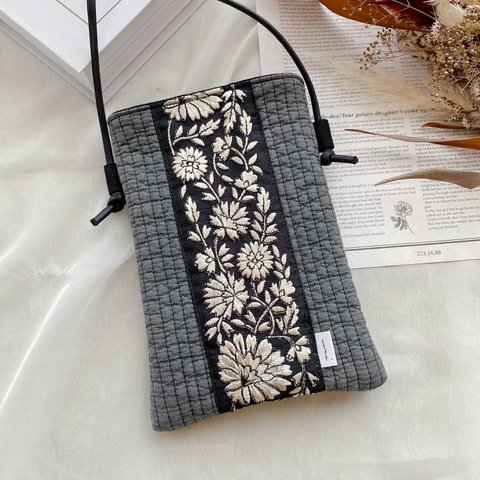 【インド刺繍リボン】ハンドメイド　サコッシュ　ポシェット　ヌビ　バッグ