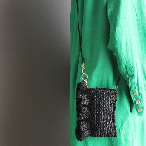 【手編みキット】 サイドフリルのスマホショルダー / Black  (glittknit-6) 