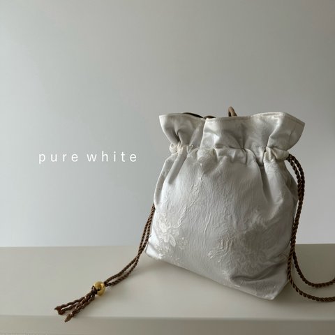 【 pure white巾着バッグ　巾着　バッグ　ショルダーバッグ　オケージョンバッグ　結婚式　普段使い　プレゼント　鞄　】