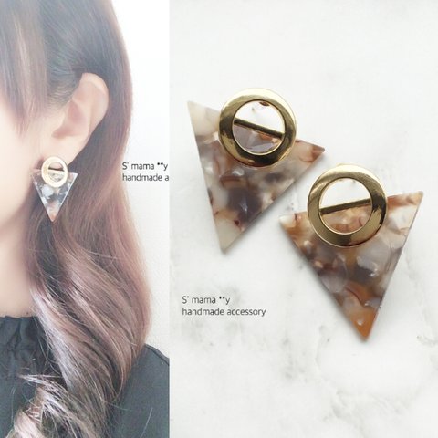 再販＊秋冬❇️gold cabochon triangle 大人ピアス＊大理石調