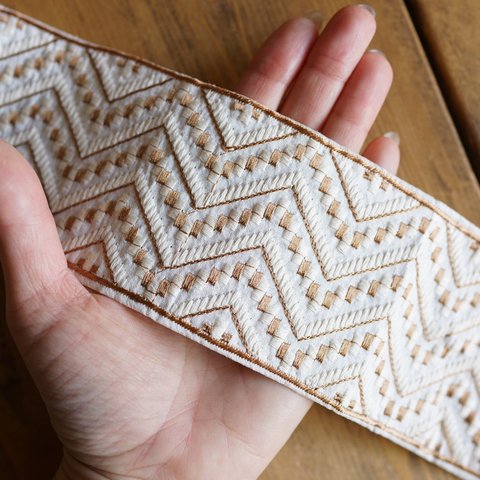 1mカット済【インド刺繍リボン】シルク　刺繍　リボン　りぼん   【ホワイト】