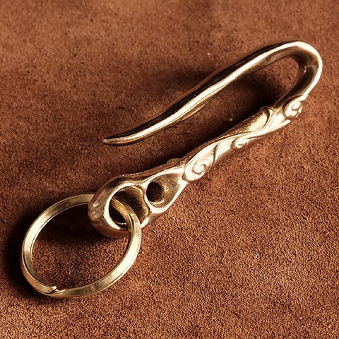 真鍮 飾りツリバリフック キーリング (アラベスク Lサイズ）：ダブルリング キーホルダー 釣り針 釣針 つりばり かぎ針 唐草模様