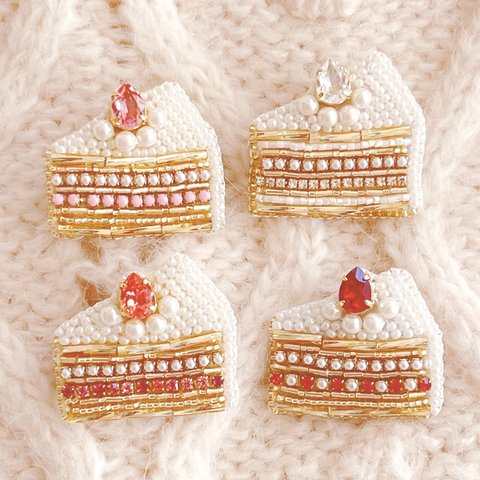 【 new! 】キラキラいちごのビーズ刺繍ブローチ(クリア・ローズピーチ) ビーズ刺繍 ビーズブローチ スイーツアクセサリー いちごアクセサリー スイーツブローチ いちごブローチ ギフト プレゼント