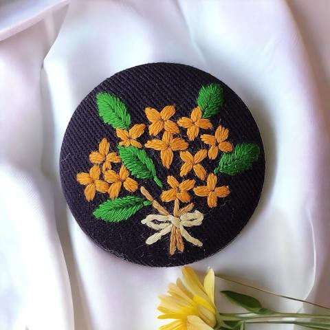 キンモクセイ 花束 刺繍 ブローチ