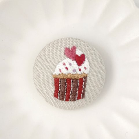 ★セット割実施中★ハートのカップケーキの刺繍ブローチ