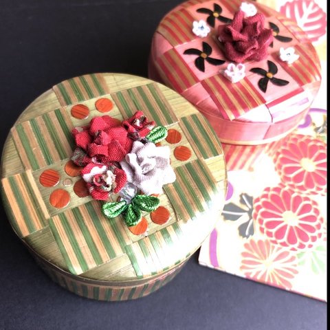 つまみ細工・緑の小箱/バラの小箱/ジュエリーボックス/小物入/アクセサリーケース