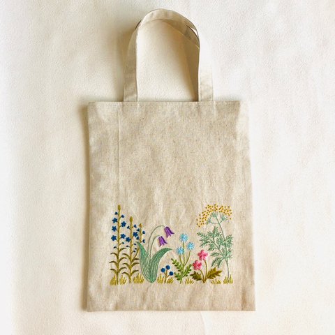 刺繍 A4 手提げ トート バッグ ＜野原模様＞　トートバッグ