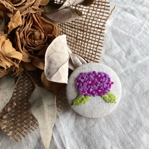 刺繍　紫陽花のブローチ（むらさき）