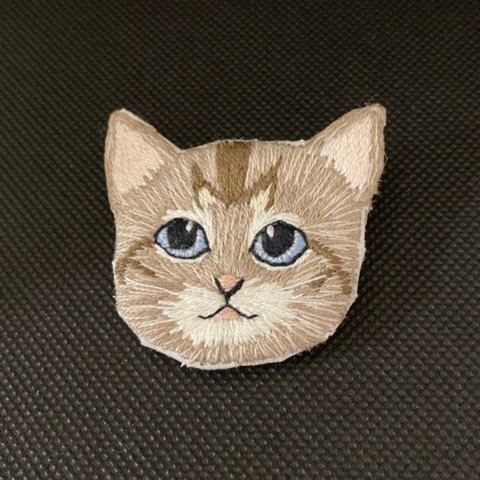 猫の刺繍ブローチ【送料無料】