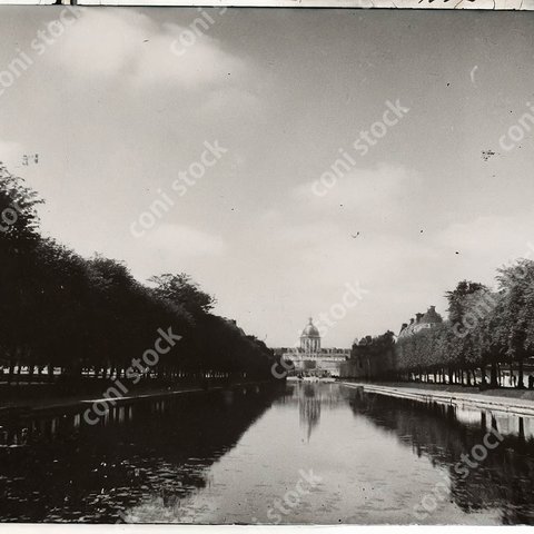 フランスの公園のイメージ、レトロ風写真、アート、古い写真　conistock_33847