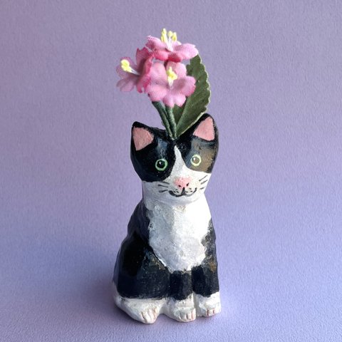 桜のハチワレ猫