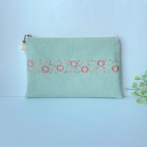 手刺繍20㎝ファスナーフラットポーチ（グリーン）