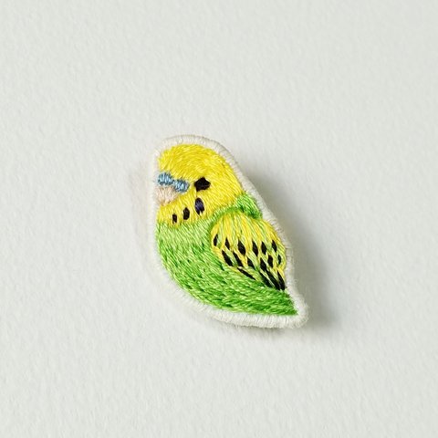 セキセイインコの刺繍ブローチ