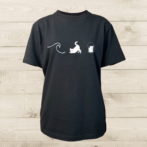 波と猫とビールずきイラストTシャツ 半袖カットソー 子猫の絵 イラスト 黒猫 cat ビールジョッキ おいしい酒 いい波