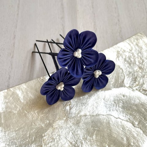 群青色の小花のピン3本セット