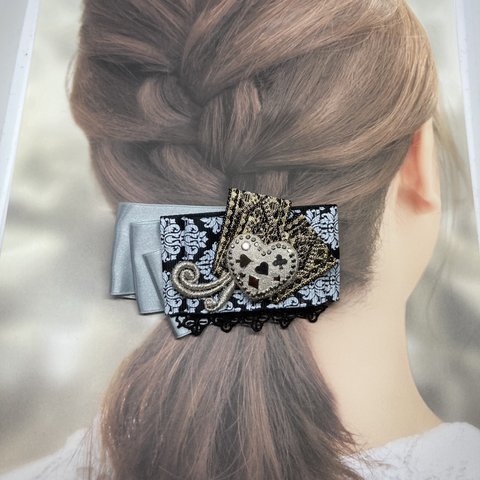 キラっと✨光るヘアクリップ