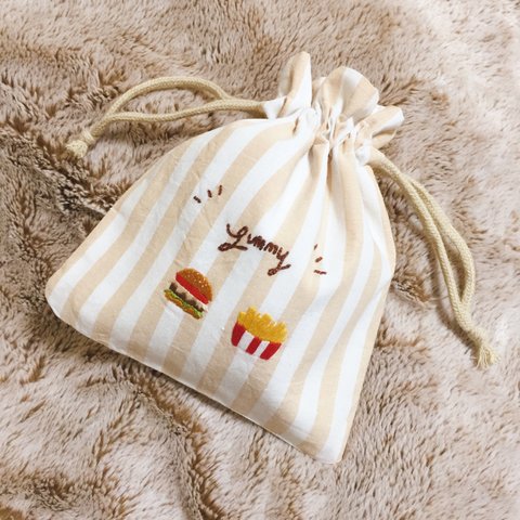 １点限り‼️ハンドメイド刺繍きんちゃく袋【junk food】