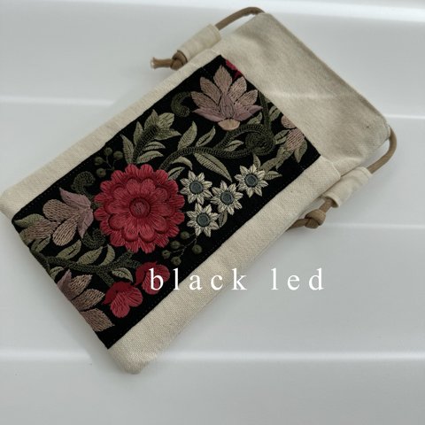 【 black  ledスマホショルダー　スマホケース　ショルダーケース　ポシェット　サブバッグ　プレゼント　インド刺繍　インド刺繍リボン　ショルダーバッグ　】