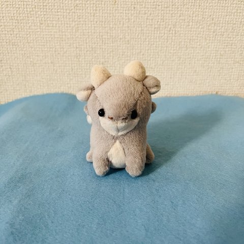 プチおすわりドラゴンのぬいぐるみ（グレー）