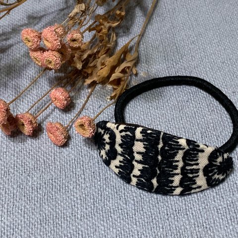 ミナペルホネン*楕円刺繍ヘアゴム*グッドオールド白