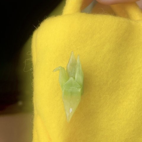 折り紙アクセサリー origami 鶴 ブローチ 小さい グリーン 和紙 折り紙 アクセサリー accessory 緑 レジン