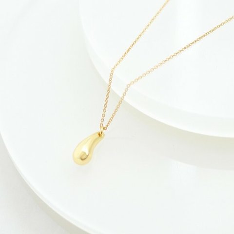Teardrop gold Necklace